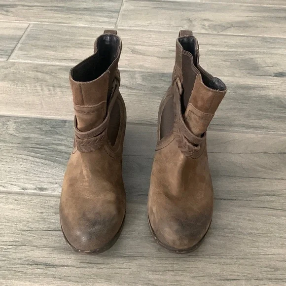 Ugg boots - Picture 1 of 11